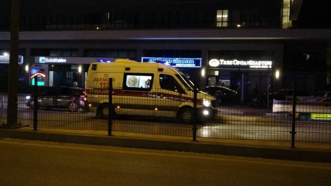 Antalya’da 6 Araç Birbirine Girdi! Kilitlenen Kavşak Trafiğe Kapandı 4